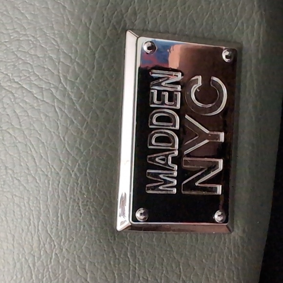 Steve Madden NYC, Women's Green Shimmer, Rhinestone Crossbody/Fanny Pack. - Picture 6 of 11